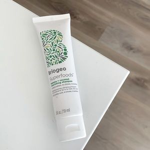 Briogeo superfood shampoo banana and coconut